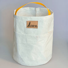 Afbeelding in Gallery-weergave laden, Emmertas van oude zeilen