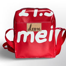 Afbeelding in Gallery-weergave laden, De schoudertas van een rode banner