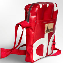 Afbeelding in Gallery-weergave laden, De schoudertas van een rode banner