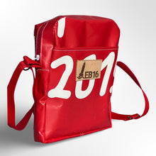 Afbeelding in Gallery-weergave laden, De schoudertas van een rode banner