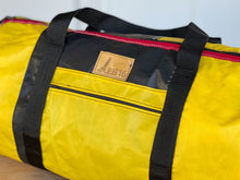 Afbeelding in Gallery-weergave laden, De surfzeil weekendtas - verschillende kleuren