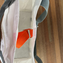 Afbeelding in Gallery-weergave laden, De basic Bootschappentas van oude zeilen