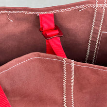 Afbeelding in Gallery-weergave laden, Nieuw! Canvas bootschappentas van oud bruin zeil met rode banden