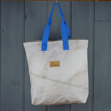 Afbeelding in Gallery-weergave laden, De shopper tas met blauwe banden
